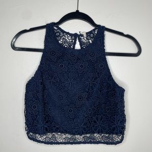 Cropped Holister Top